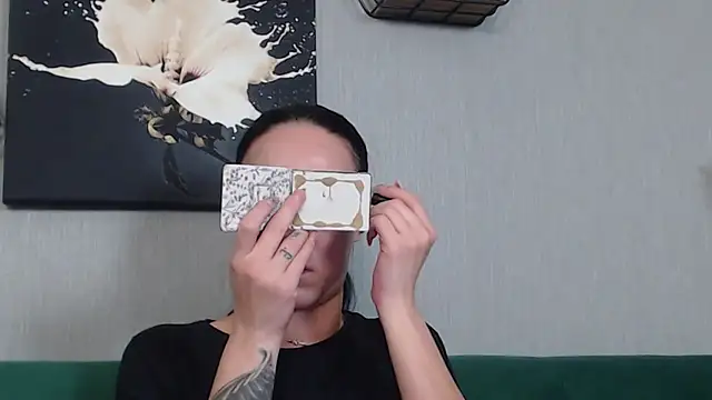 Snapshot of IzabelllNoir chatting on 02.12.26 IzabelllNoir online show from 02.12.26