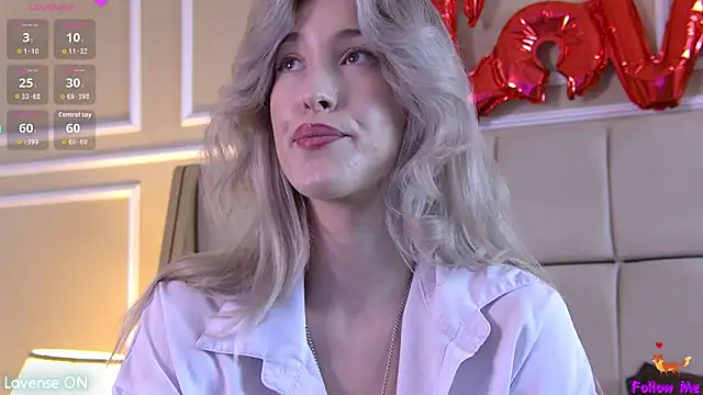 Snapshot of SerenaBennet chatting on 10.05.25 SerenaBennet online show from 10.05.25