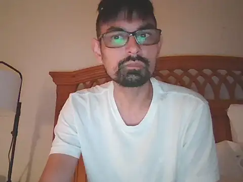 Snapshot of spence204011 chatting on 10.24.25 spence204011 online show from 10.24.25