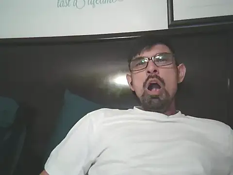 Snapshot of spence204011 chatting on 12.21.25 spence204011 online show from 12.21.25