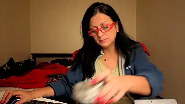 Snapshot of YourDreamLoverr chatting on 10.09.25 YourDreamLoverr online show from 10.09.25