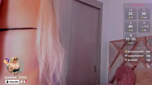 Snapshot of khloe__018 chatting on 10.18.25 khloe 018 online show from 10.18.25