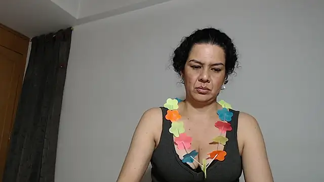 Snapshot of Sharickleon11 chatting on 10.16.25 Sharickleon11 online show from 10.16.25