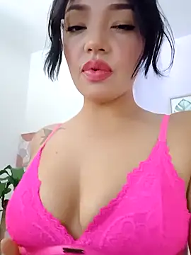 Snapshot of Sara_LipsX chatting on 09.10.25 Sara LipsX online show from 09.10.25