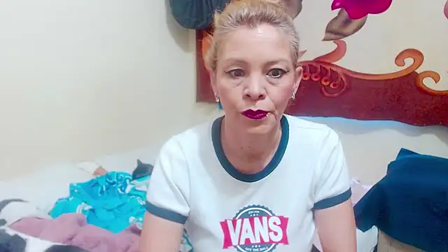 Snapshot of electra-mommy chatting on 10.10.25 electra-mommy online show from 10.10.25