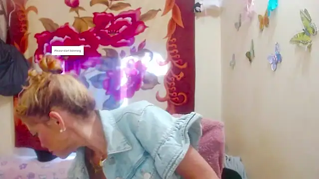 Snapshot of electra-mommy chatting on 10.20.25 electra-mommy online show from 10.20.25