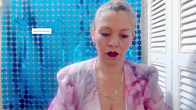 Snapshot of electra-mommy chatting on 11.19.25 electra-mommy online show from 11.19.25