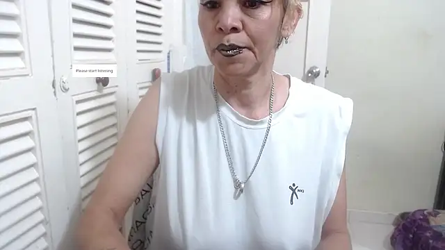 Snapshot of electra-mommy chatting on 12.17.25 electra-mommy online show from 12.17.25