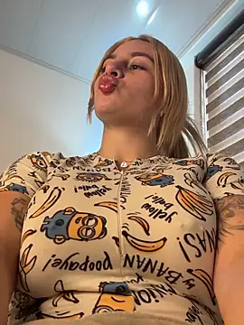 AtheneaRossi online show from 09.28.25