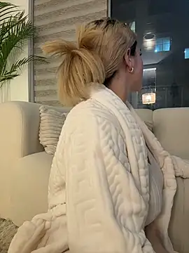 AtheneaRossi online show from 04.21.26