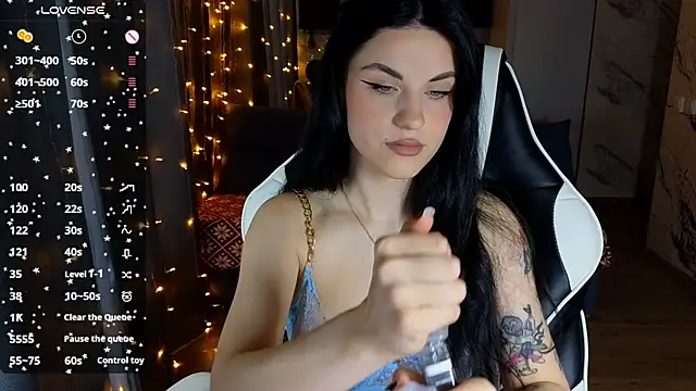 Snapshot of Mary___Moore chatting on 12.03.24 Mary Moore online show from 12.03.24