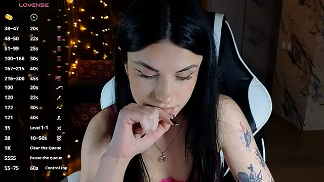 Snapshot of Mary___Moore chatting on 12.07.24 Mary Moore online show from 12.07.24