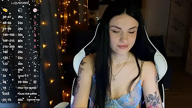 Snapshot of Mary___Moore chatting on 12.13.24 Mary Moore online show from 12.13.24