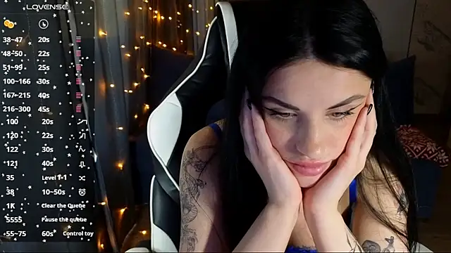 Snapshot of Mary___Moore chatting on 12.18.24 Mary Moore online show from 12.18.24