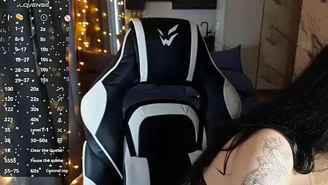 Snapshot of Mary___Moore chatting on 02.04.25 Mary Moore online show from 02.04.25