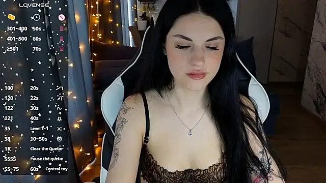 Snapshot of Mary___Moore chatting on 02.04.25 Mary Moore online show from 02.04.25