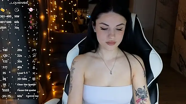 Snapshot of Mary___Moore chatting on 02.05.25 Mary Moore online show from 02.05.25