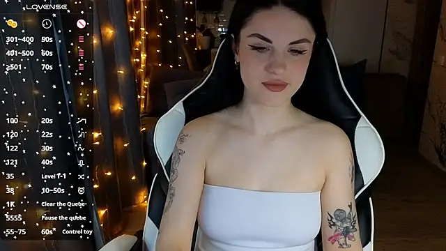 Snapshot of Mary___Moore chatting on 02.12.25 Mary Moore online show from 02.12.25