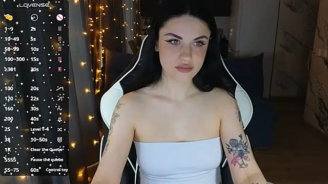 Snapshot of Mary___Moore chatting on 03.04.25 Mary Moore online show from 03.04.25