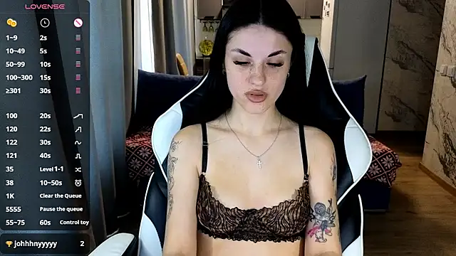 Snapshot of Mary___Moore chatting on 10.31.25 Mary Moore online show from 10.31.25