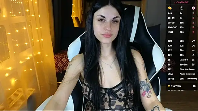 Snapshot of Mary___Moore chatting on 11.07.25 Mary Moore online show from 11.07.25