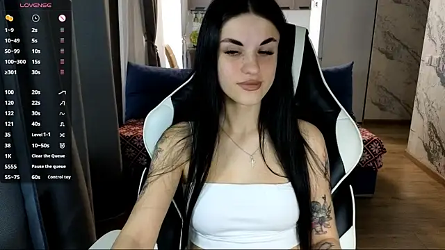 Snapshot of Mary___Moore chatting on 11.08.25 Mary Moore online show from 11.08.25