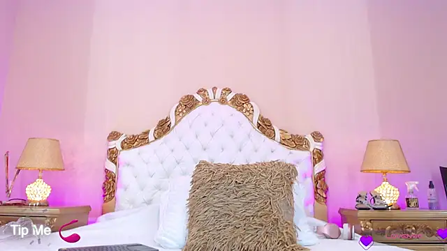 Snapshot of AdelinaVans chatting on 10.04.25 AdelinaVans online show from 10.04.25