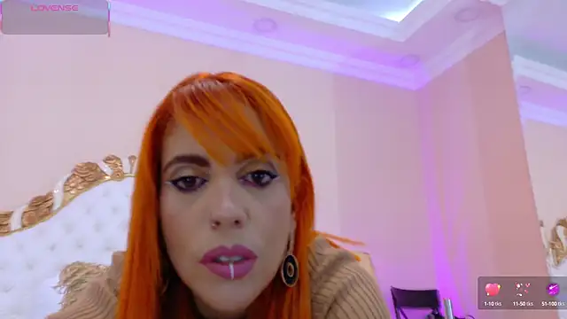 Snapshot of AdelinaVans chatting on 10.09.25 AdelinaVans online show from 10.09.25