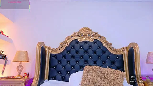 Snapshot of AdelinaVans chatting on 10.20.25 AdelinaVans online show from 10.20.25