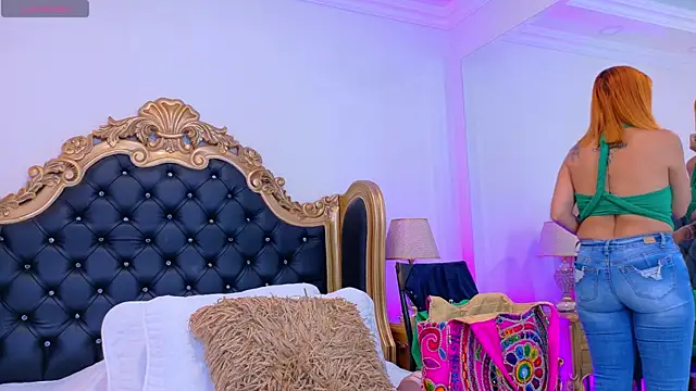 Snapshot of AdelinaVans chatting on 11.06.25 AdelinaVans online show from 11.06.25