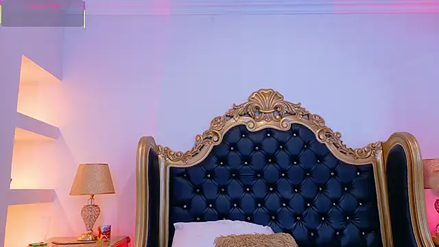 Snapshot of AdelinaVans chatting on 11.11.25 AdelinaVans online show from 11.11.25