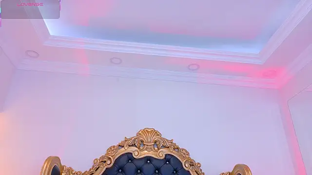 Snapshot of AdelinaVans chatting on 11.13.25 AdelinaVans online show from 11.13.25