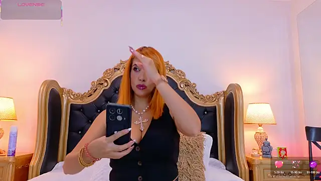 Snapshot of AdelinaVans chatting on 11.17.25 AdelinaVans online show from 11.17.25