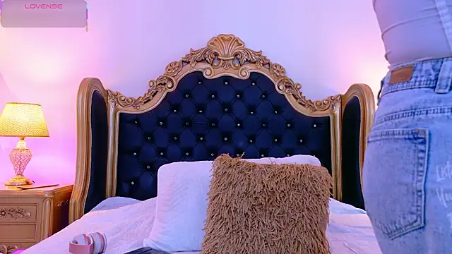 Snapshot of AdelinaVans chatting on 02.05.26 AdelinaVans online show from 02.05.26