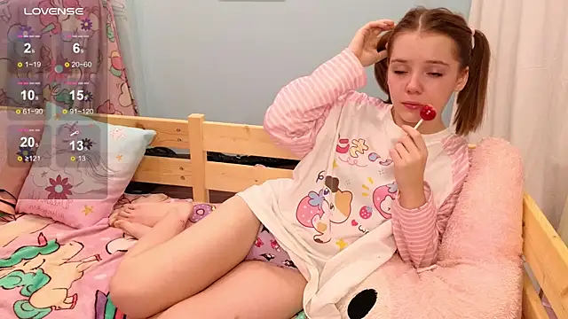 Snapshot of PrincessLittleKiki chatting on 11.05.25 PrincessLittleKiki online show from 11.05.25