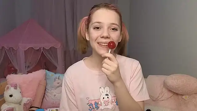 Snapshot of PrincessLittleKiki chatting on 02.14.26 PrincessLittleKiki online show from 02.14.26