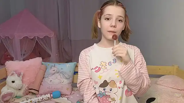 Snapshot of PrincessLittleKiki chatting on 02.16.26 PrincessLittleKiki online show from 02.16.26