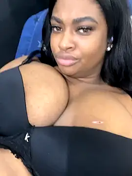 Snapshot of _MARRTINNA_ chatting on 10.15.25 MARRTINNA online show from 10.15.25