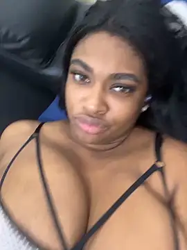 Snapshot of _MARRTINNA_ chatting on 10.16.25 MARRTINNA online show from 10.16.25