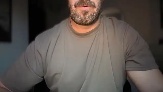 Snapshot of Mr_Beef chatting on 10.21.25 Mr Beef online show from 10.21.25