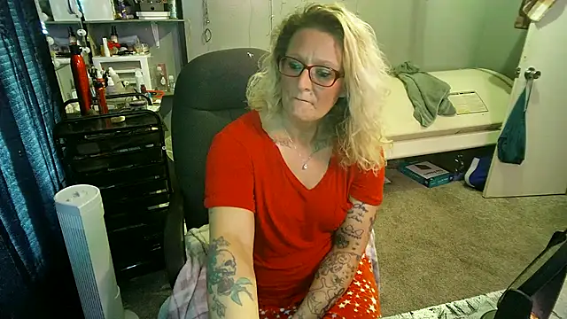 Snapshot of Lisalovely6981 chatting on 02.19.25 Lisalovely6981 online show from 02.19.25