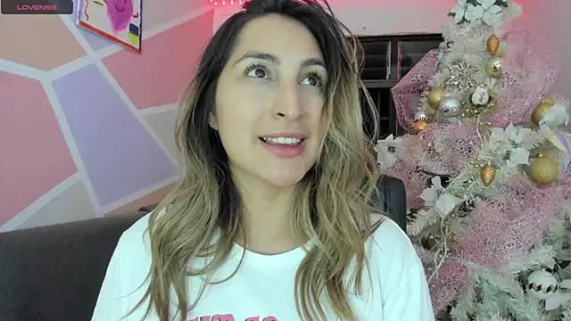 Snapshot of Maiaconnor_ chatting on 01.23.25 Maiaconnor online show from 01.23.25