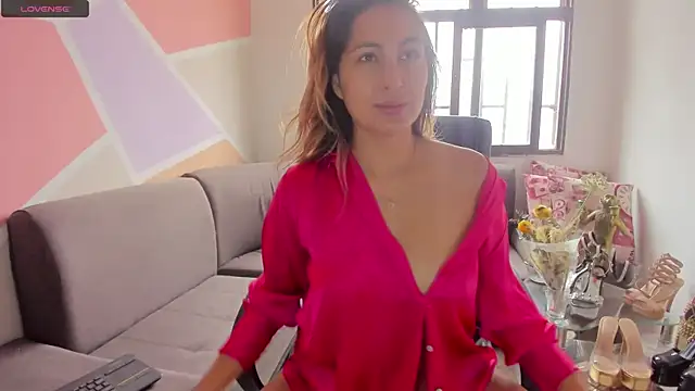 Snapshot of Maiaconnor_ chatting on 02.16.25 Maiaconnor online show from 02.16.25