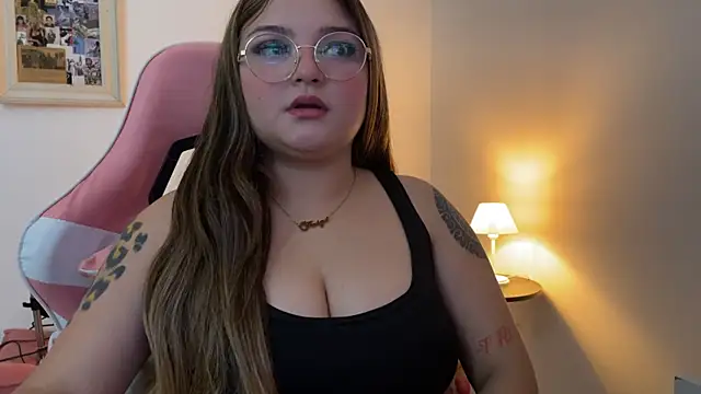 SweetPaige  online show from 12.17.25