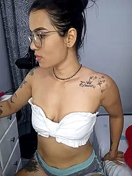 Snapshot of Amy_sweet-03 chatting on 10.17.25 Amy sweet-03 online show from 10.17.25