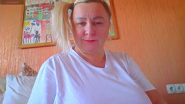 Snapshot of mira_robinsonnn chatting on 10.12.25 mira robinsonnn online show from 10.12.25