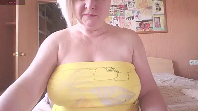 Snapshot of mira_robinsonnn chatting on 04.24.26 mira robinsonnn online show from 04.24.26