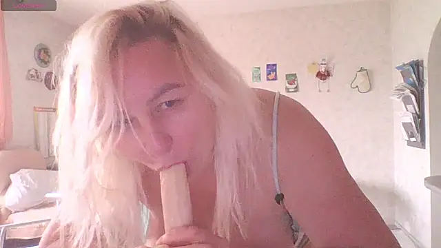 Snapshot of mira_robinsonnn chatting on 05.12.26 mira robinsonnn online show from 05.12.26