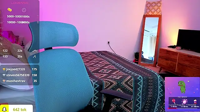 Snapshot of PrincessVS chatting on 11.07.25 PrincessVS online show from 11.07.25