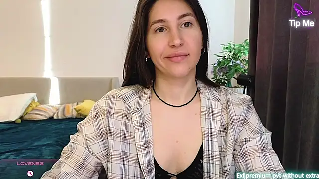 Snapshot of marrycolins chatting on 02.26.26 marrycolins online show from 02.26.26